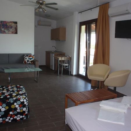 Petrouda'S Apartments Samothráki Esterno foto