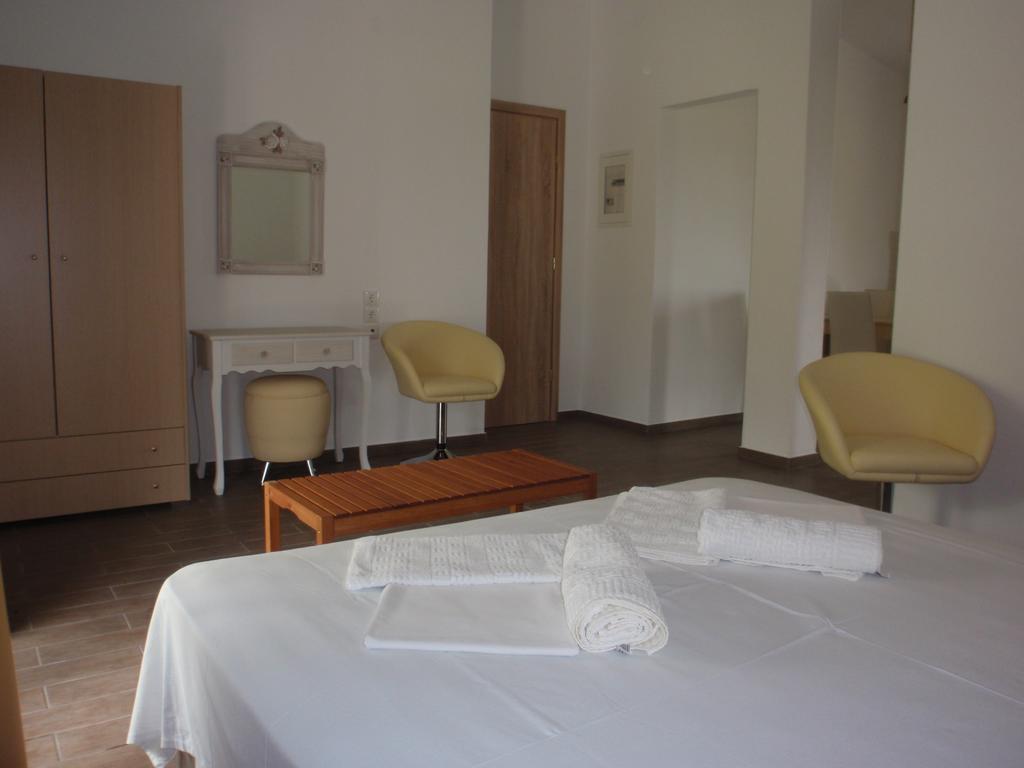 Petrouda'S Apartments Samothráki Esterno foto